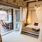 Palm Boutique Hotel