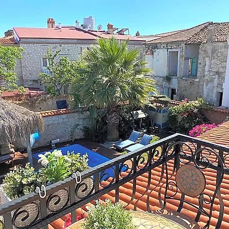 Palm Boutique Hotel 3*